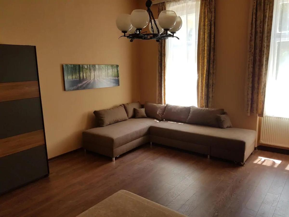 Stylish Historic Flat For 4 In Heart Of Oldbuda Budapest Exterior foto